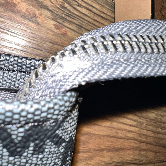 Michael Kors Black and Gray Belt Bag - Picture 3 of 7